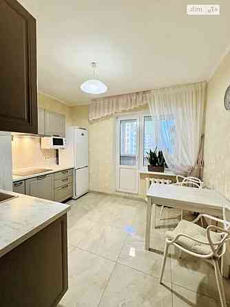 Оренда Квартира 1-кімнатна, 18/22 поверх на вул. Олени Пчілки, 4 Kiev