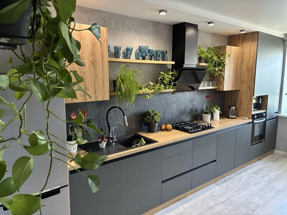 Продаж Квартира 3-кімнатна, 8/8 поверх на вул. В.Чорновола Рівне - фото 1