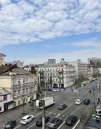 Продаж Квартира 5-кімнатна, 4/4 поверх на Саксаганського вул., 106 Киев