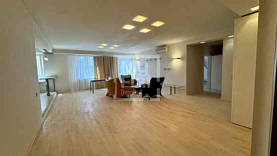 Продаж Квартира 3-кімнатна, 5/8 поверх на вул. Назаровская Киев