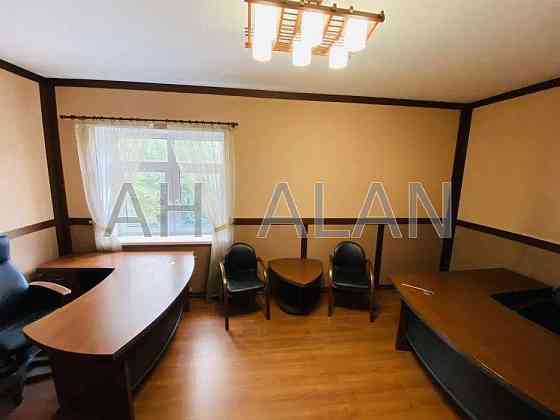 Оренда Будинок 3-кімнатний на Турівська вул., 29 Киев