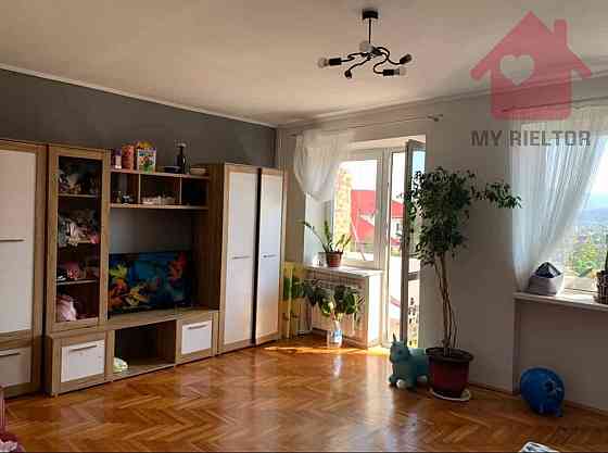 Продаж Квартира 4-кімнатна, 3/3 поверх на Стрільнична Ужгород