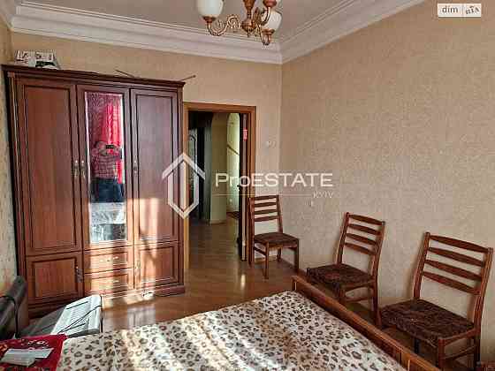 Продаж Квартира 3-кімнатна, 5/5 поверх на вул. Харьковское Київ