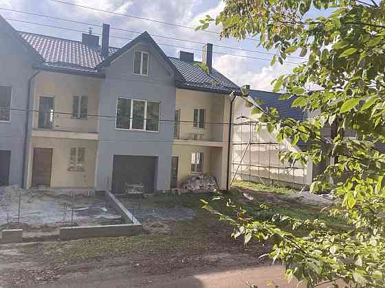 Продаж 2-поверховий  з ділянкою 4 сот 140 кв.м 3 кімн. на Героїв Небесної Сотні вул. Zymna Voda