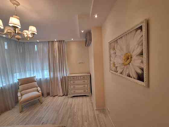 Продаж Квартира 2-кімнатна, 21/28 поверх на Китаївська вул., д. 59 Kiev