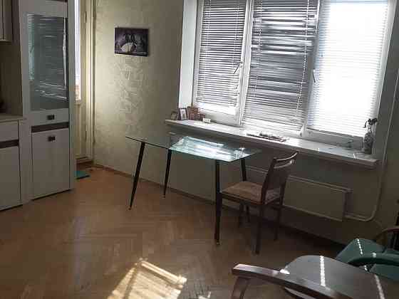 Продаж Квартира 2-кімнатна, 9/9 поверх на Харківське шосе, 51 Киев