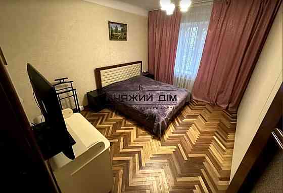 Продаж роздільної 2-х к. квартири Севастопільська Площа. № 21146489 Київ