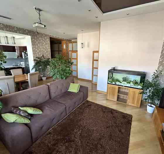 Продаж Квартира 4-кімнатна, 10/14 поверх на Дмитрівська вул., д. 66а Kiev