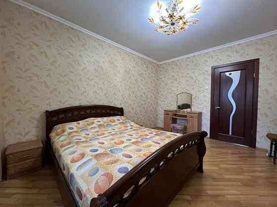 Продаж Квартира 3-кімнатна, 10/10 поверх на Срібнокільська вул., д. 22А Київ