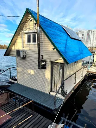 631 House with a bathhouse on the water Kiev