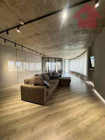 Продаж трикімнатної квартири в центрі міста пл.Богдана Хмельницького. Uzhhorod