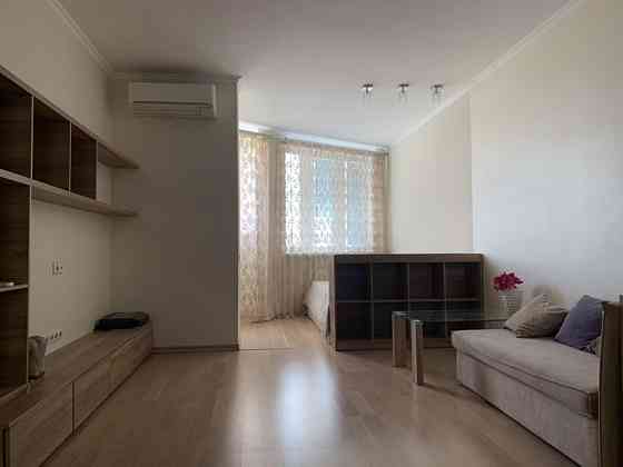 Оренда Квартира 1-кімнатна, 17/24 поверх на ул. Анны Ахматовой, 30 Kiev