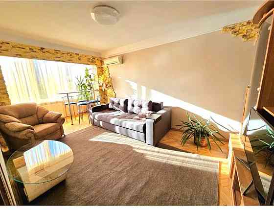 Оренда Квартира 2-кімнатна, 5/9 поверх на Березняковская ул., 8 Киев