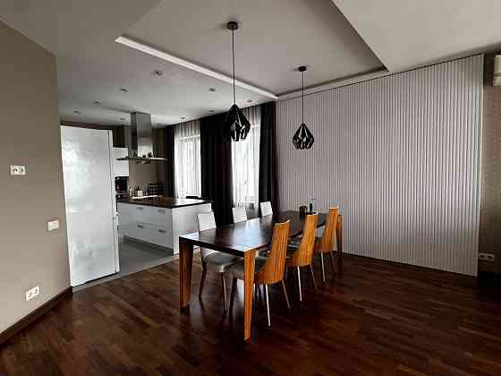 Продаж Квартира 3-кімнатна, 3/5 поверх на Лисичанська вул., д. 29 Kiev