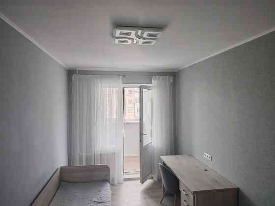 Продаж Квартира 3-кімнатна, 8/9 поверх на Володимира Івасюка вул., д. 32 Київ