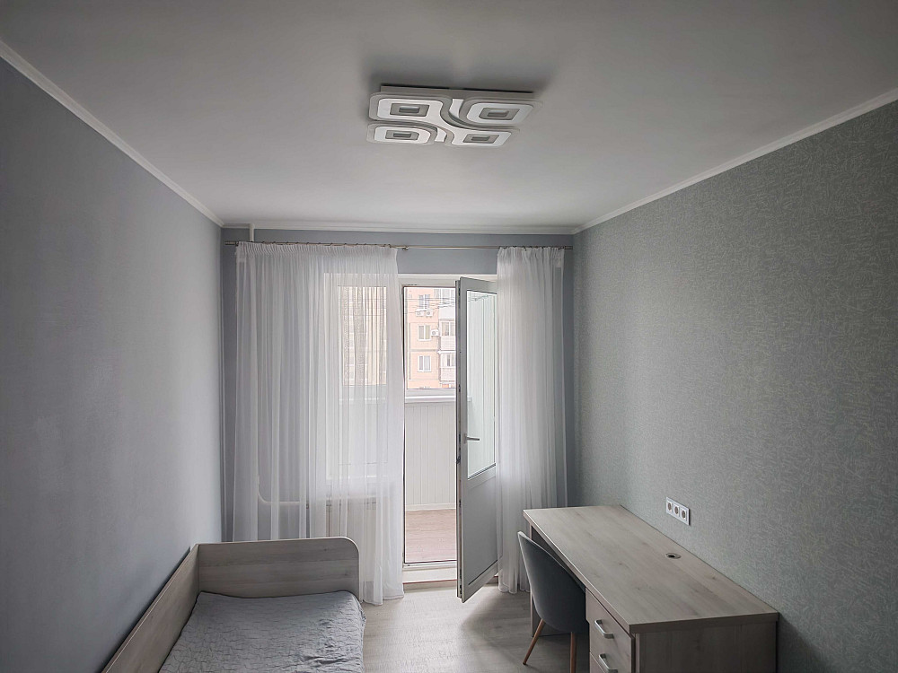 Продаж Квартира 3-кімнатна, 8/9 поверх на Володимира Івасюка вул., д. 32 Київ - фото 1