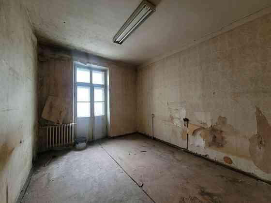 Продаж Квартира 5-кімнатна, 4/5 поверх на Барбюса Анри вул., д. 13 Kiev