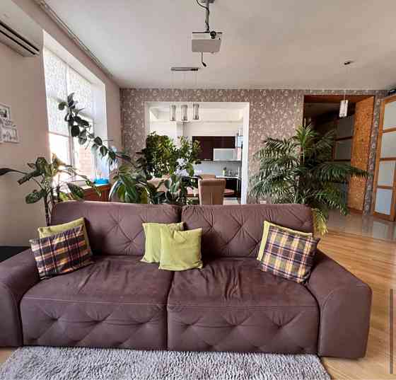 Продаж Квартира 4-кімнатна, 10/14 поверх на Дмитрівська вул., д. 66а Kiev