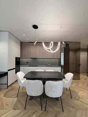 Продаж Квартира 3-кімнатна, 7/24 поверх на Васильківська вул., д. 1 Киев