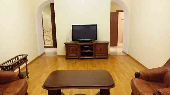 Оренда Квартира 2-кімнатна, 23/36 поверх на Дніпровська набережна, 21 Киев