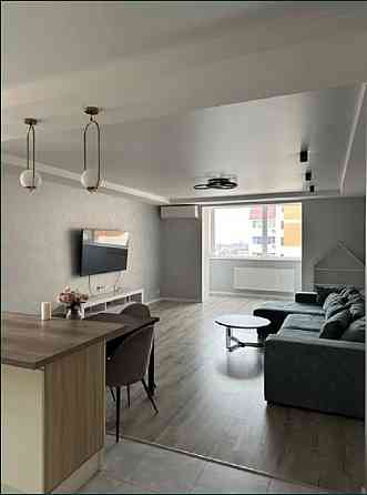 Трехкомнатная квартира в новом кирпичном доме на Черемушках Одеса