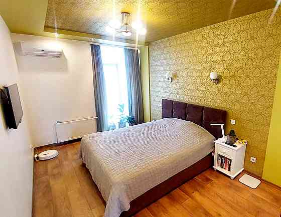 Продаж Квартира 3-кімнатна, 4/6 поверх на Регенераторна вул., д. 4/1 Kiev