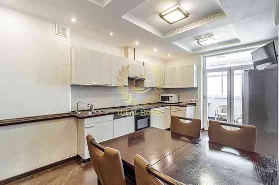 Продаж Квартира 3-кімнатна на Лобановского пр-т, 4А Киев