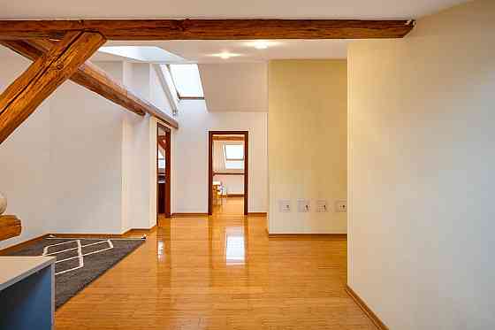 Оренда Квартира 7-кімнатна, 3/4 поверх на вул. Верхратського Івана Львов