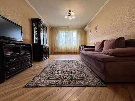 Продаж Квартира 3-кімнатна, 10/10 поверх на Срібнокільська вул., д. 22А Київ