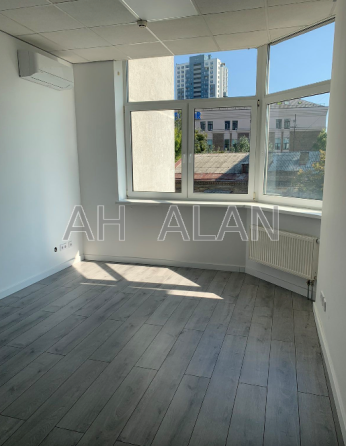 Оренда Будинок 5-кімнатний на Провіантська вул., 3 Київ