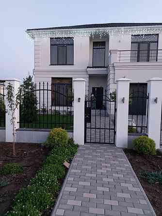 Современный дом с бассейном в Совиньоне Limanka