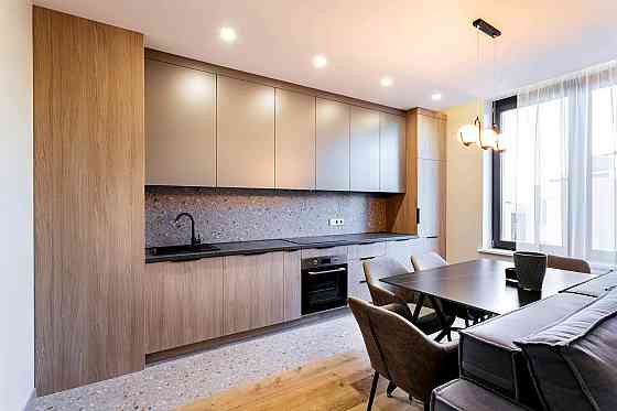 Продаж Квартира 4-кімнатна, 10/18 поверх на Берестейський вул., д. 67 Kiev