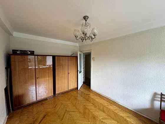 Продаж Квартира 3-кімнатна, 5/5 поверх на Богомольця Академіка вул., д. 8-А Київ