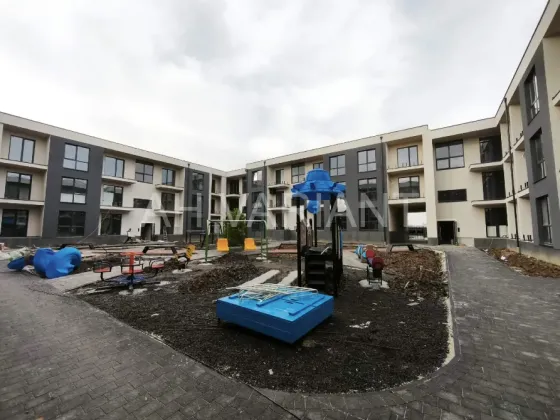 For sale 1-room Apartment 39 sq.m Волошкова 32 Storozhnytsia