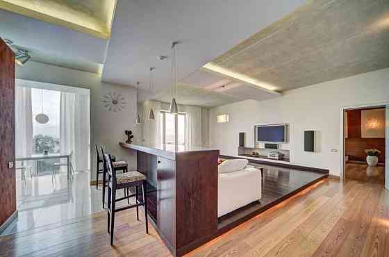 Продаж Квартира 4-кімнатна, 5/9 поверх на Черноморская ул., 1 Одесса