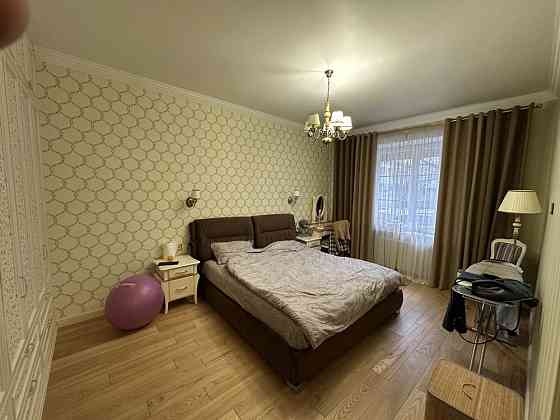 Продаж Квартира 3-кімнатна, 1/5 поверх на Миколи Міхновського вул., д. 14 Kiev