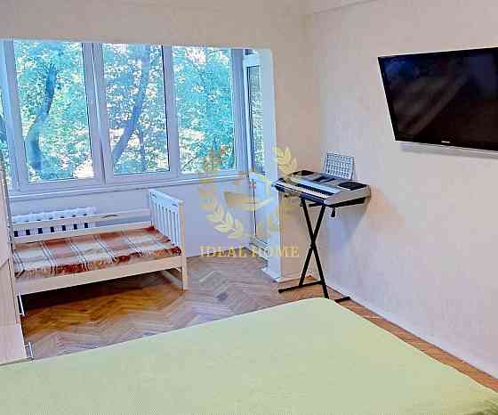 Продається 2-кімнатна квартира в Деснянському районі, Лісовий масив Київ