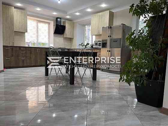 Продаж 2-поверховий  з ділянкою 6 сот 190 кв.м 4 кімн. на Білогородська вул. Киев