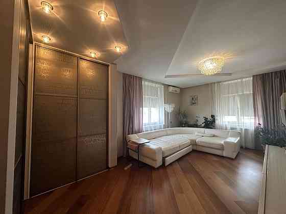 Продаж Квартира 3-кімнатна, 10/15 поверх на Володимира Івасюка вул., д. 26а Київ