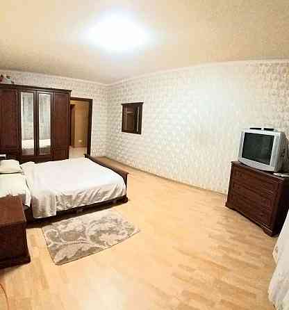 Оренда Квартира 1-кімнатна, 15/16 поверх на Драгоманова, 1а Киев