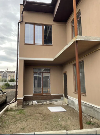 Продам 3-х этажный коттедж на пос.Котовского. Одеса