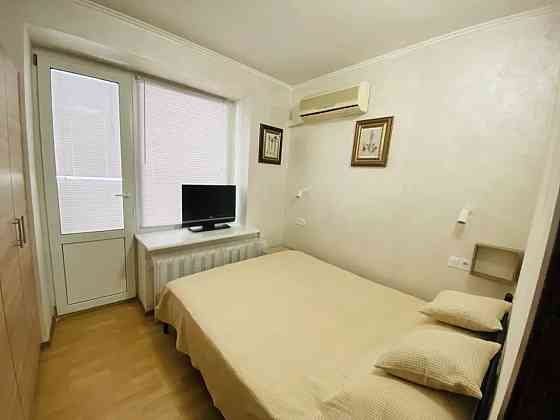 Оренда Квартира 1-кімнатна, 13/13 поверх на Ахматової, 16б Київ