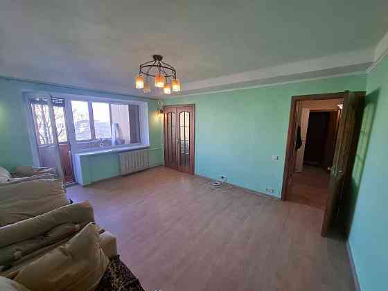 Продаж Квартира 3-кімнатна, 4/9 поверх на Кирилівська вул., д. 117 Київ