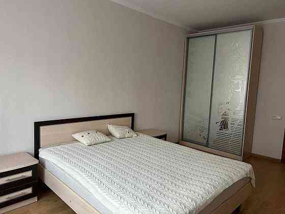 Продаж Квартира 2-кімнатна, 2/18 поверх на Драгоманова вул., д. 1Г Київ