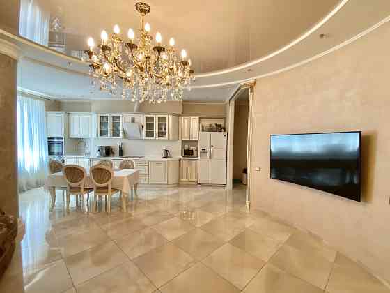 Продам 2 комнатную квартиру с кухней -гостинной на пр. Шевченко в Климовском доме Одеса