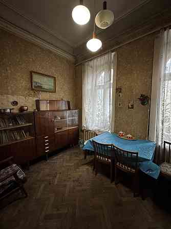 Продам три комнаты в коммуне в центре города, ул. Лейтенанта Шмидта. Одеса