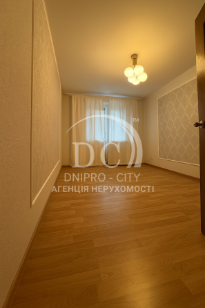 Продаж Квартира 4-кімнатна, 8/9 поверх на Героев пр., 33 Дніпро