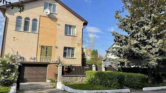 Продаю 3-х поверховий будинок в Крюківщині 