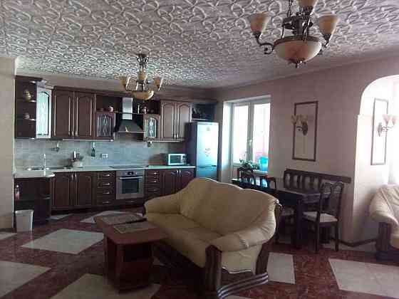 Оренда Квартира 3-кімнатна, 16/16 поверх на ул. Анны Ахматовой Київ