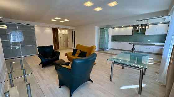 Продаж Квартира 3-кімнатна, 5/8 поверх на Назарівська вул., д. 7б Kiev